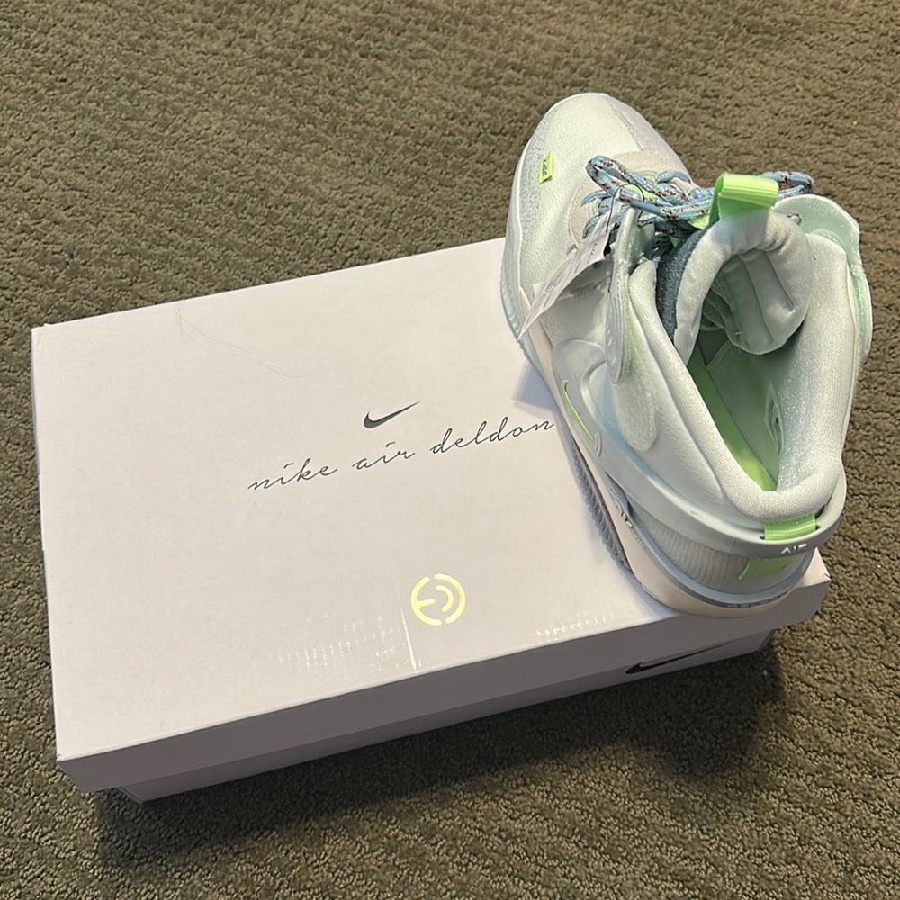 Women’s Nike Air Deldon